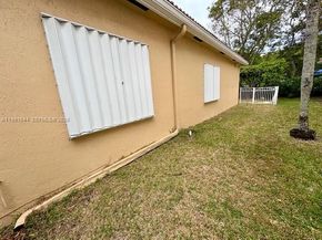 10261 NW 54th Pl, Coral Springs FL 33076