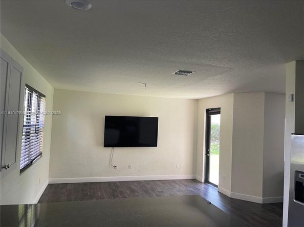 2502 NE 1st St, Homestead FL 33033