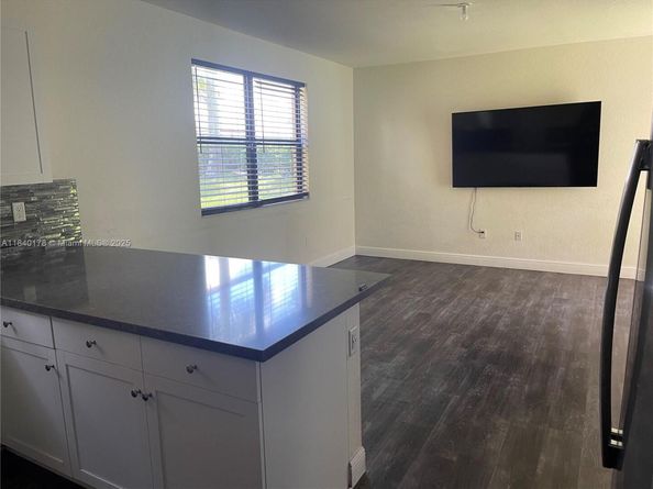 2502 NE 1st St, Homestead FL 33033