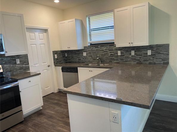 2502 NE 1st St, Homestead FL 33033