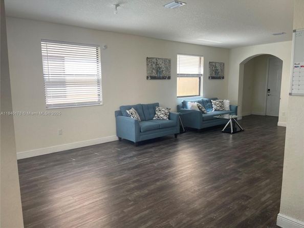 2502 NE 1st St, Homestead FL 33033