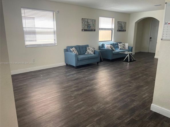 2502 NE 1st St, Homestead FL 33033