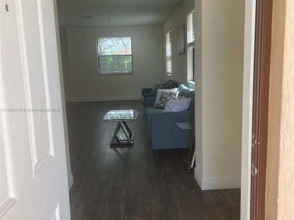 2502 NE 1st St, Homestead FL 33033