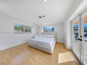 800 SE 3rd Ter, Pompano Beach FL 33060