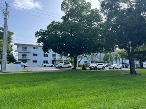 2430 NE 135th St 105, North Miami FL 33181