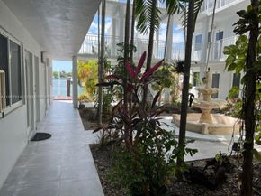 2430 NE 135th St 105, North Miami FL 33181