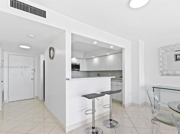 18021 Biscayne Blvd 1003, Aventura FL 33160