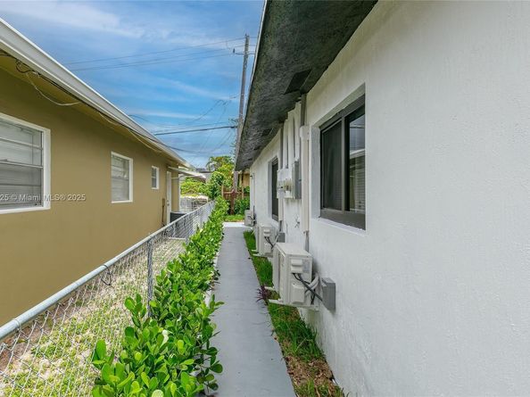 6125 SW 40th Ct, Miramar FL 33023