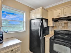 5103 NW 35th St 605, Lauderdale Lakes FL 33319