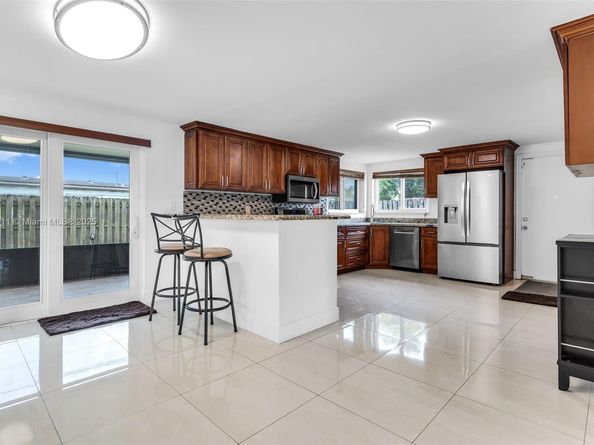 8310 NW 26th St, Sunrise FL 33322