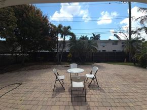 804 NE 2nd St, Hallandale Beach FL 33009