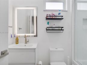 637 Lake Blvd, Weston FL 33326