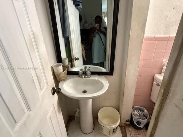 9900 NW 25th Ave, Miami FL 33147