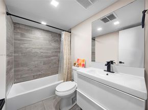 3401 N Country Club Dr 105, Aventura FL 33180