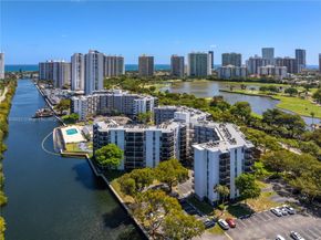 3401 N Country Club Dr 105, Aventura FL 33180