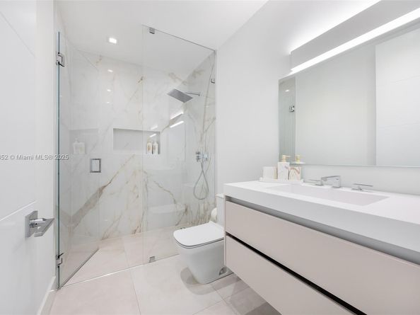 5630 Pine Tree Dr, Miami Beach FL 33140