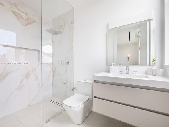 5630 Pine Tree Dr, Miami Beach FL 33140