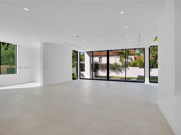 5630 Pine Tree Dr, Miami Beach FL 33140