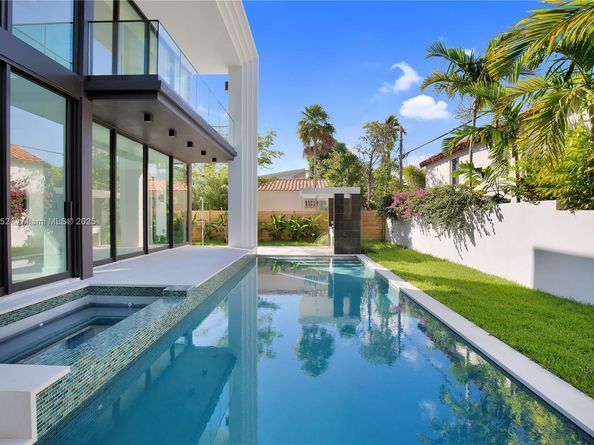 5630 Pine Tree Dr, Miami Beach FL 33140