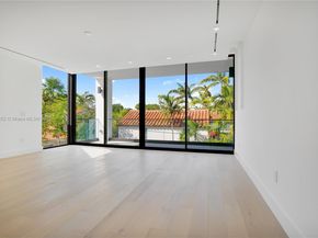 5630 Pine Tree Dr, Miami Beach FL 33140