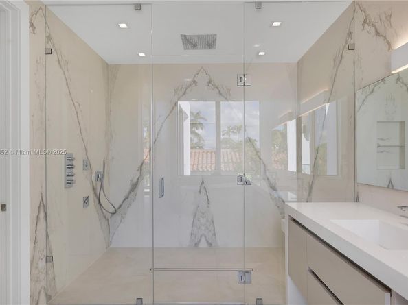 5630 Pine Tree Dr, Miami Beach FL 33140