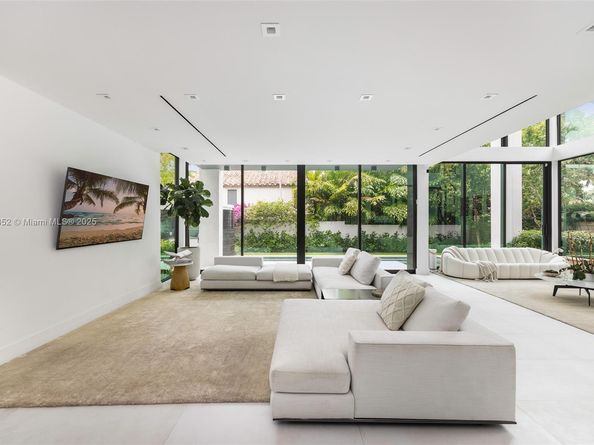 5630 Pine Tree Dr, Miami Beach FL 33140