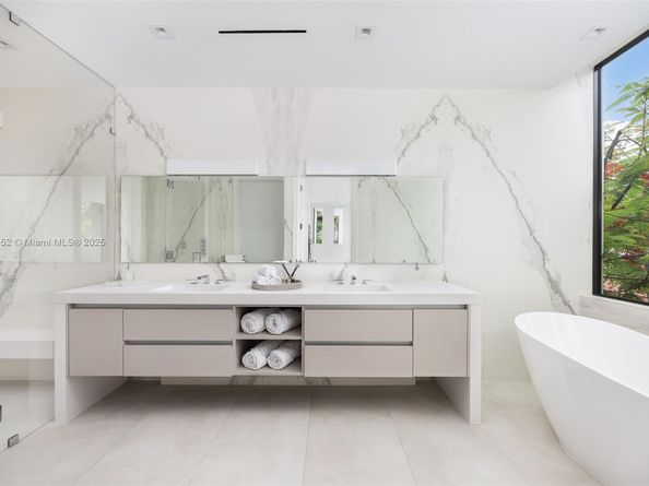 5630 Pine Tree Dr, Miami Beach FL 33140