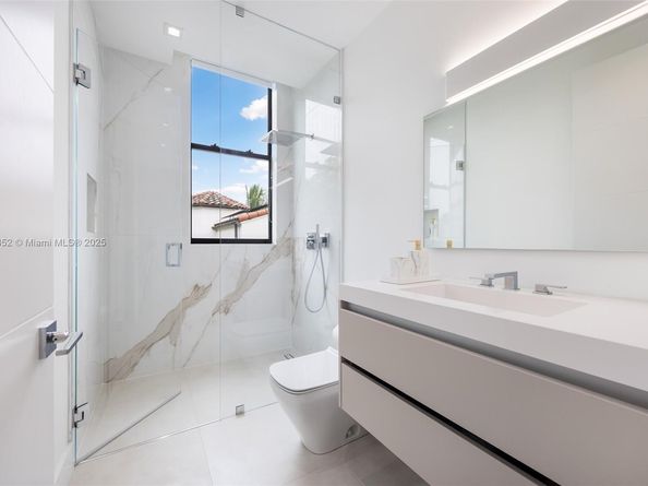 5630 Pine Tree Dr, Miami Beach FL 33140