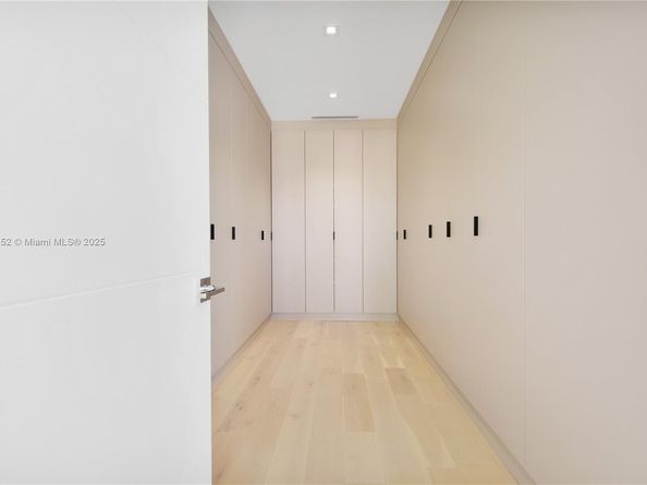 5630 Pine Tree Dr, Miami Beach FL 33140