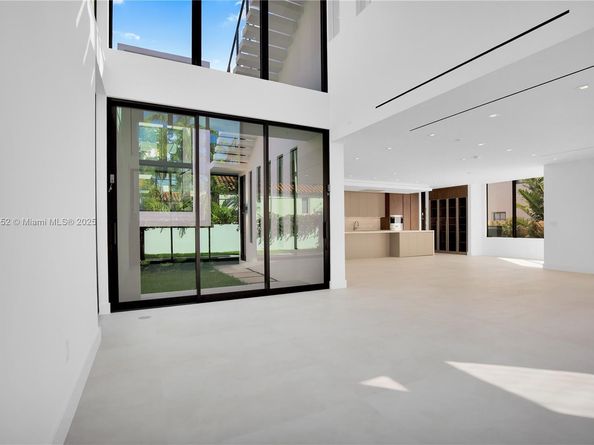 5630 Pine Tree Dr, Miami Beach FL 33140