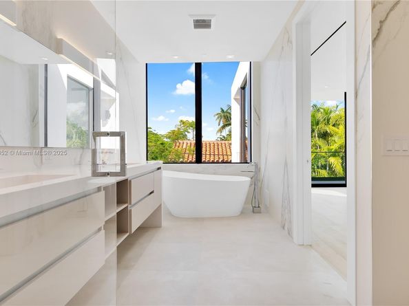 5630 Pine Tree Dr, Miami Beach FL 33140