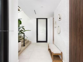 5630 Pine Tree Dr, Miami Beach FL 33140