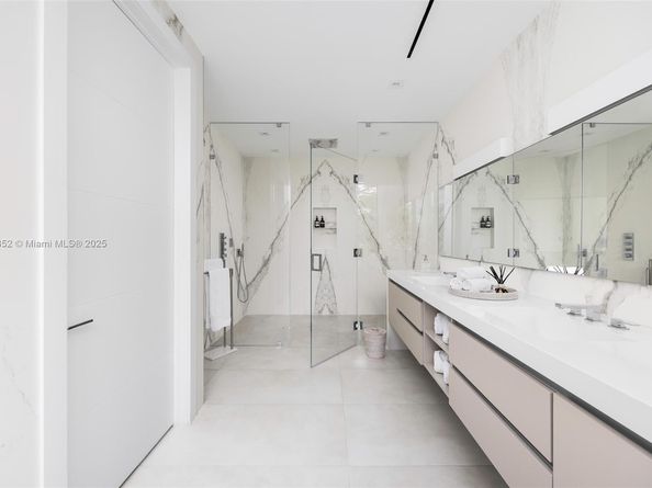 5630 Pine Tree Dr, Miami Beach FL 33140