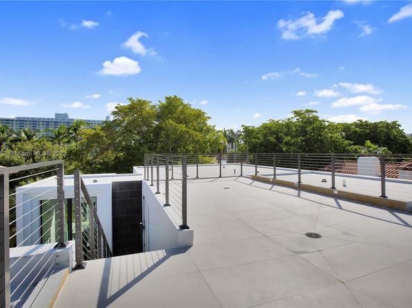 5630 Pine Tree Dr, Miami Beach FL 33140