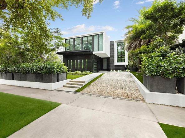 5630 Pine Tree Dr, Miami Beach FL 33140