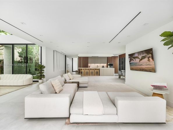 5630 Pine Tree Dr, Miami Beach FL 33140