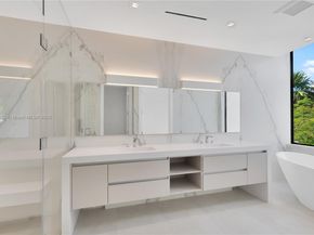 5630 Pine Tree Dr, Miami Beach FL 33140