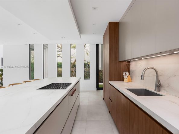 5630 Pine Tree Dr, Miami Beach FL 33140