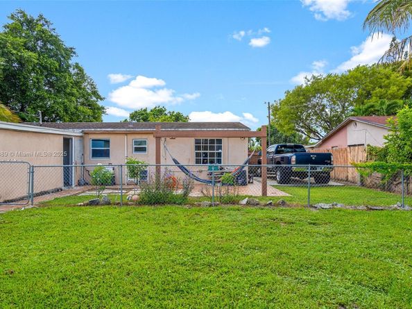 6233 Rodman St, Hollywood FL 33023