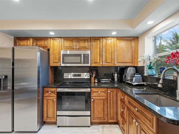 6233 Rodman St, Hollywood FL 33023