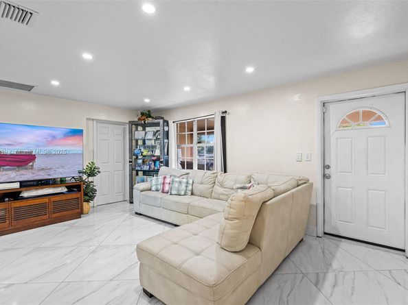 6233 Rodman St, Hollywood FL 33023