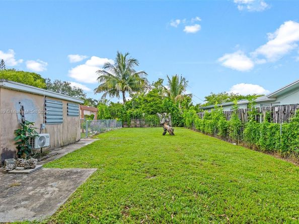 6233 Rodman St, Hollywood FL 33023