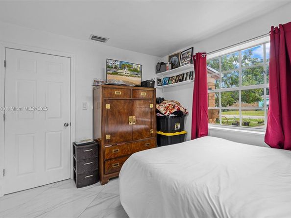 6233 Rodman St, Hollywood FL 33023