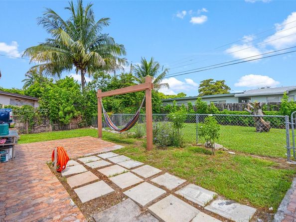 6233 Rodman St, Hollywood FL 33023