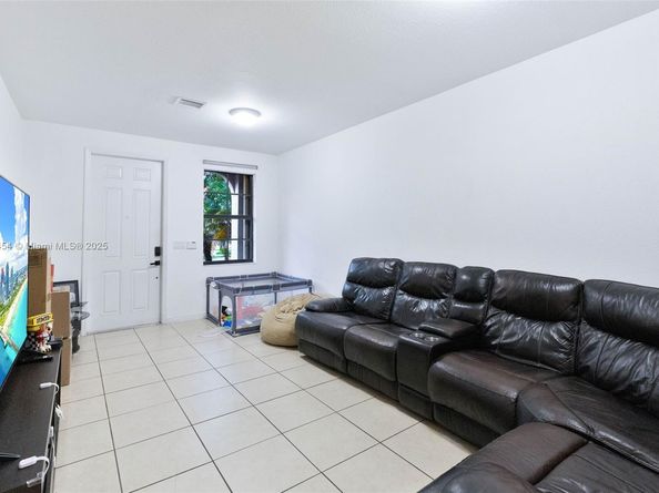 11628 NW 87th Ln, Doral FL 33178