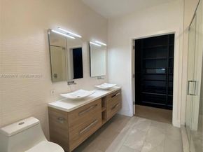 909 NW 45th Ter, Plantation FL 33317