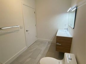909 NW 45th Ter, Plantation FL 33317