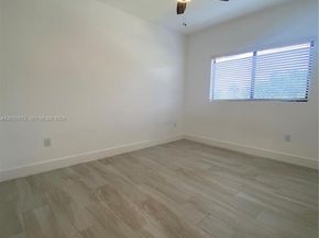 909 NW 45th Ter, Plantation FL 33317