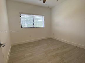 909 NW 45th Ter, Plantation FL 33317