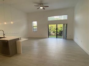 909 NW 45th Ter, Plantation FL 33317